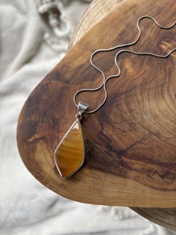 Wisior srebrny z bursztynem naturalnym