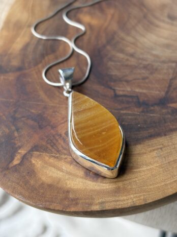 Wisior srebrny z bursztynem naturalnym