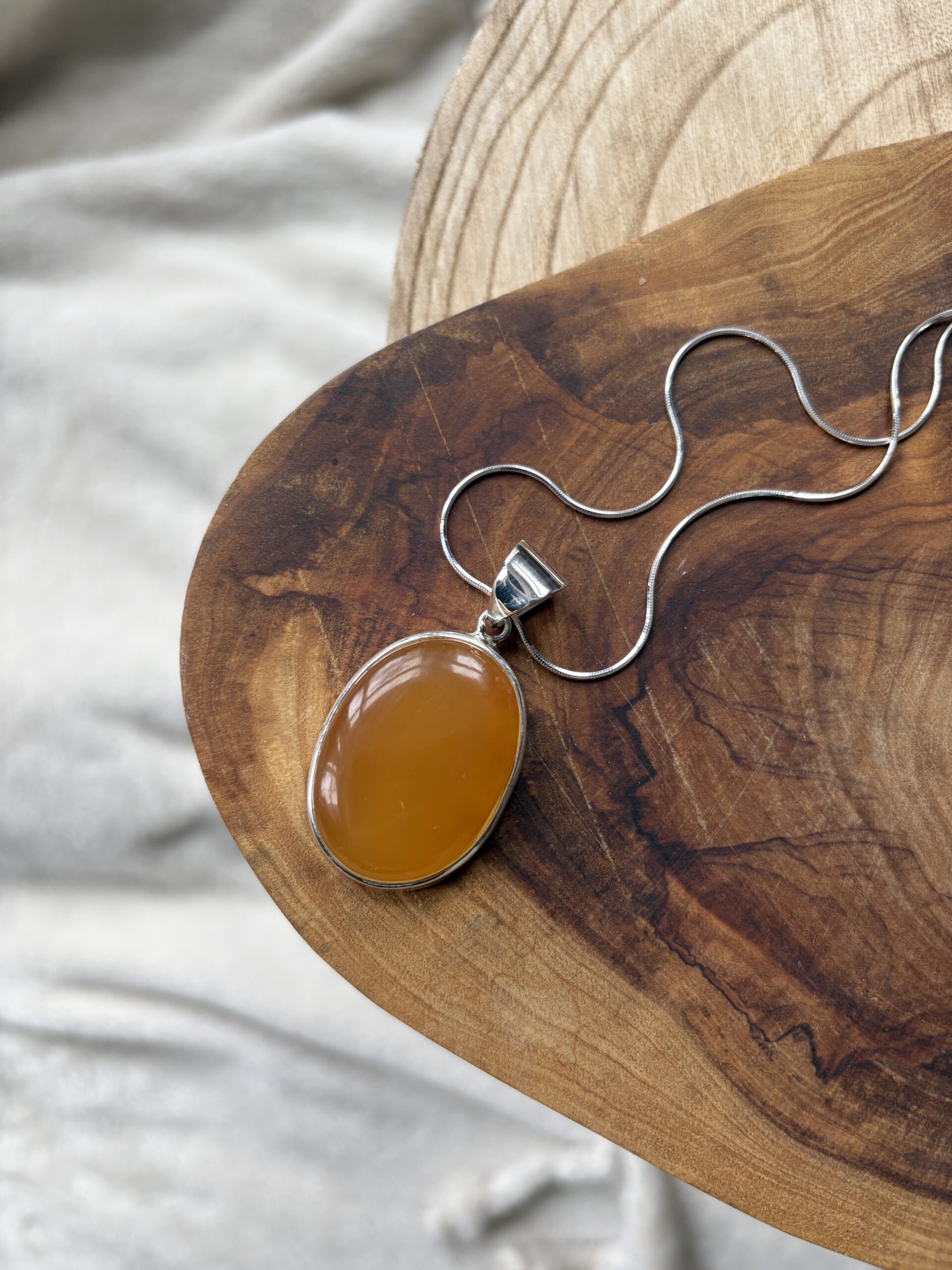 Wisior srebrny z bursztynem naturalnym