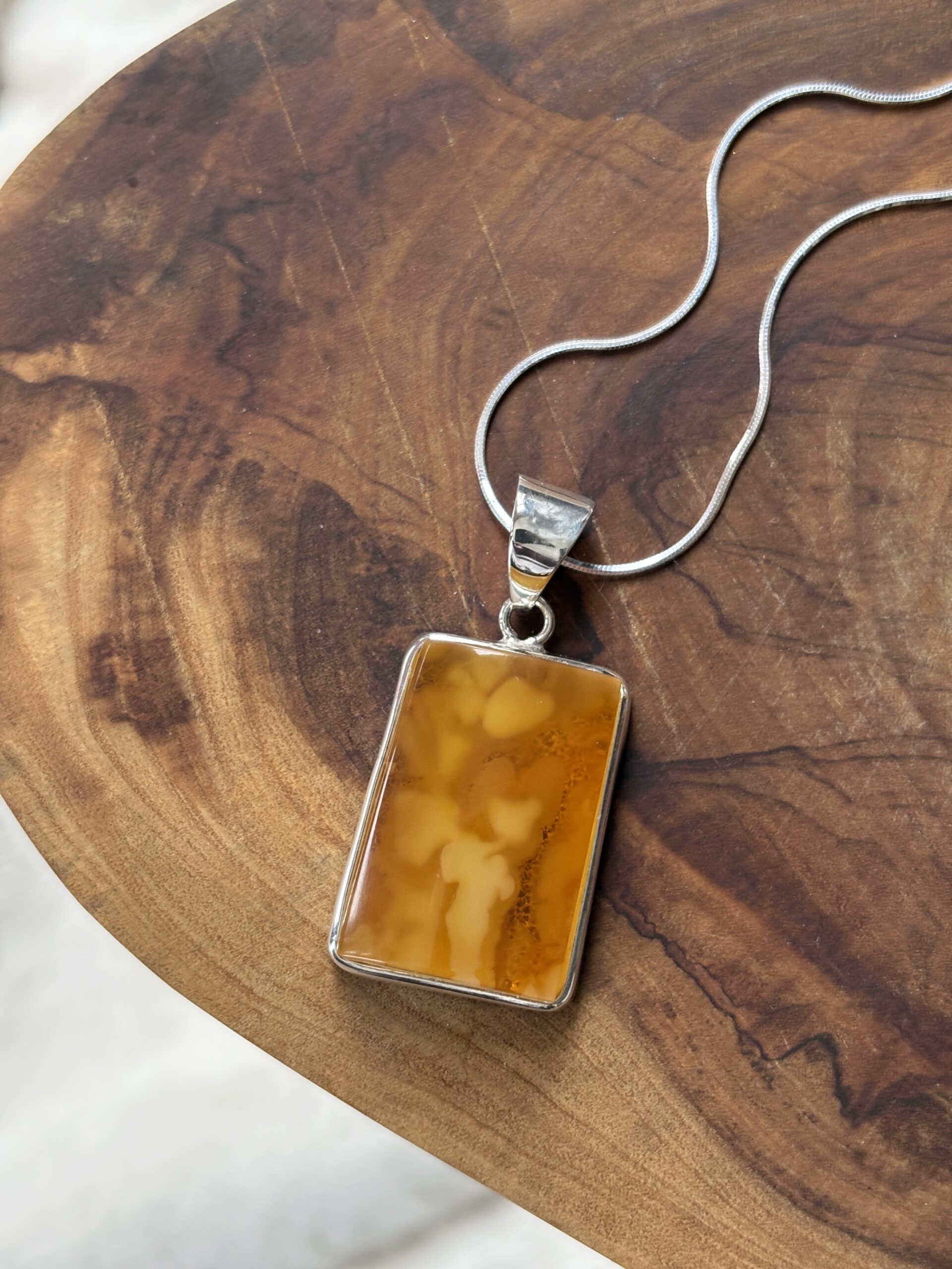 Wisior z bursztynem naturalnym