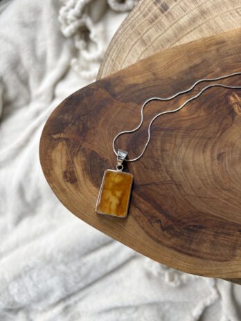 Wisior z bursztynem naturalnym