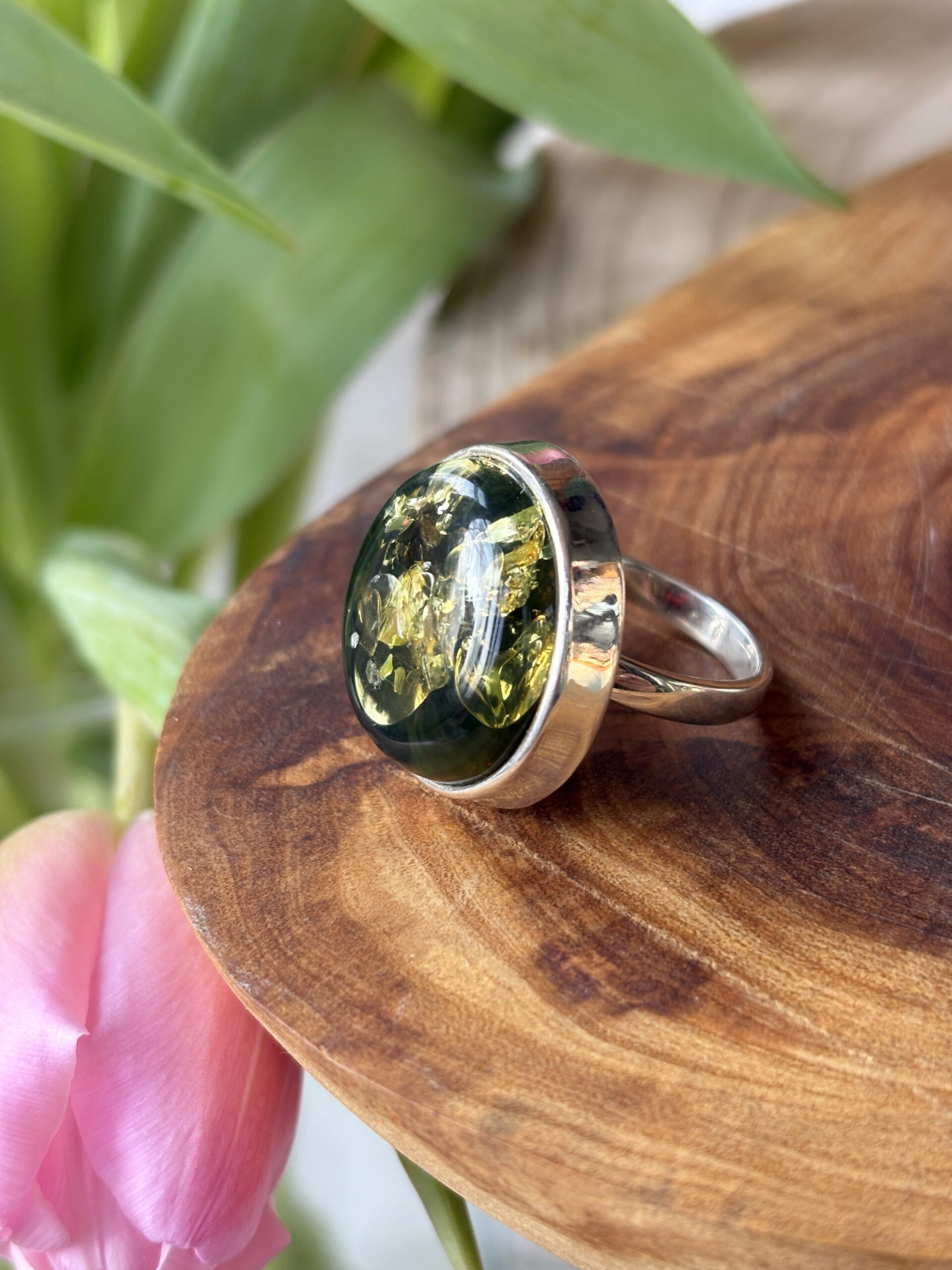 wisior z bursztynem mlecznym