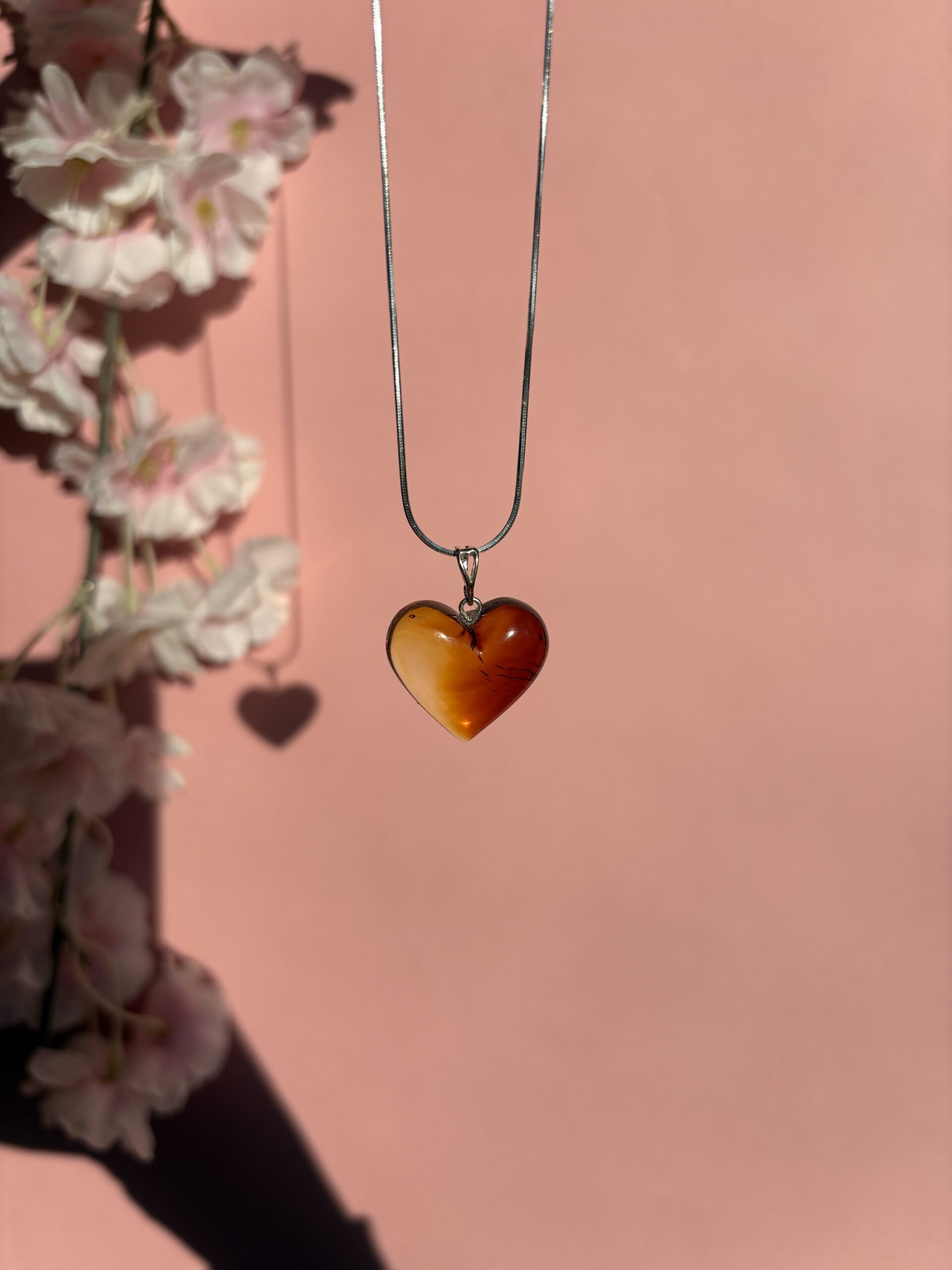 Wisiorek srebrny z bursztynem tęczowym