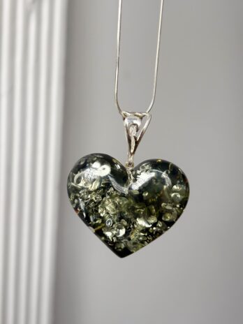 Wisior srebrny z bursztynem zielonym serce duże