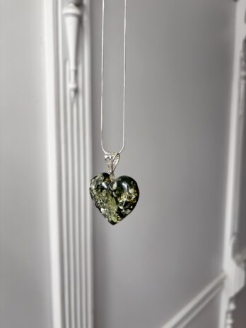 Wisior srebrny z bursztynem zielonym serce duże