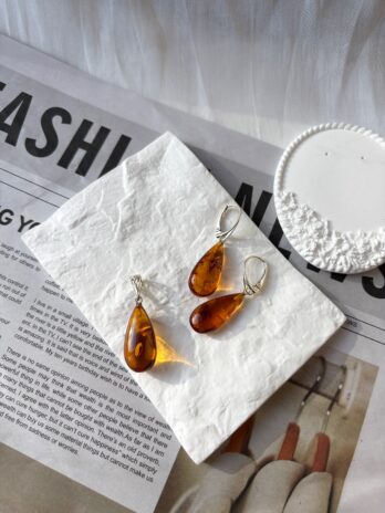 Komplet biżuterii srebrnej z bursztynem