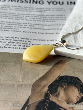 Wisiorek srebrny z bursztynem mlecznym Vanilla