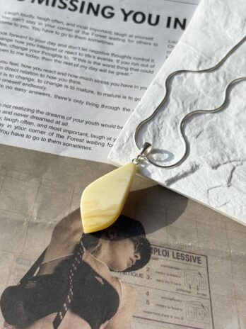 Wisiorek srebrny z bursztynem mlecznym Vanilla