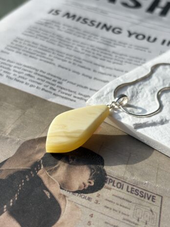 Wisiorek srebrny z bursztynem mlecznym Vanilla