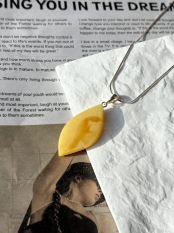 Wisiorek srebrny z bursztynem mlecznym Vanilla