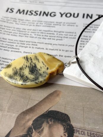 Wisiorek srebrny z bursztynu naturalnego