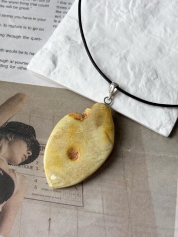 Wisiorek srebrny z bursztynu naturalnego