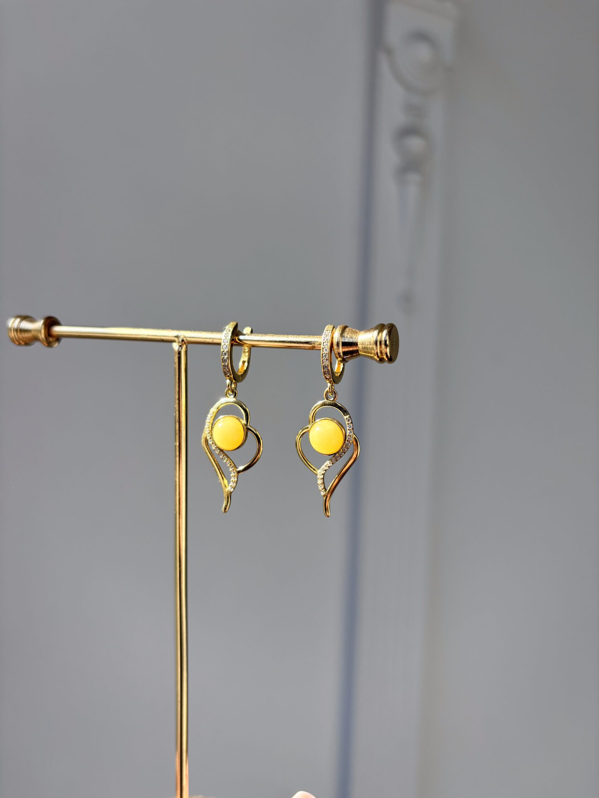 Kolczyki z bursztynem mlecznym i cyrkoniami