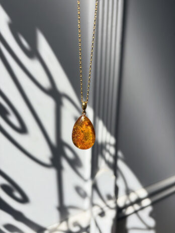 Wisiorek z bursztynem naturalnym Gold