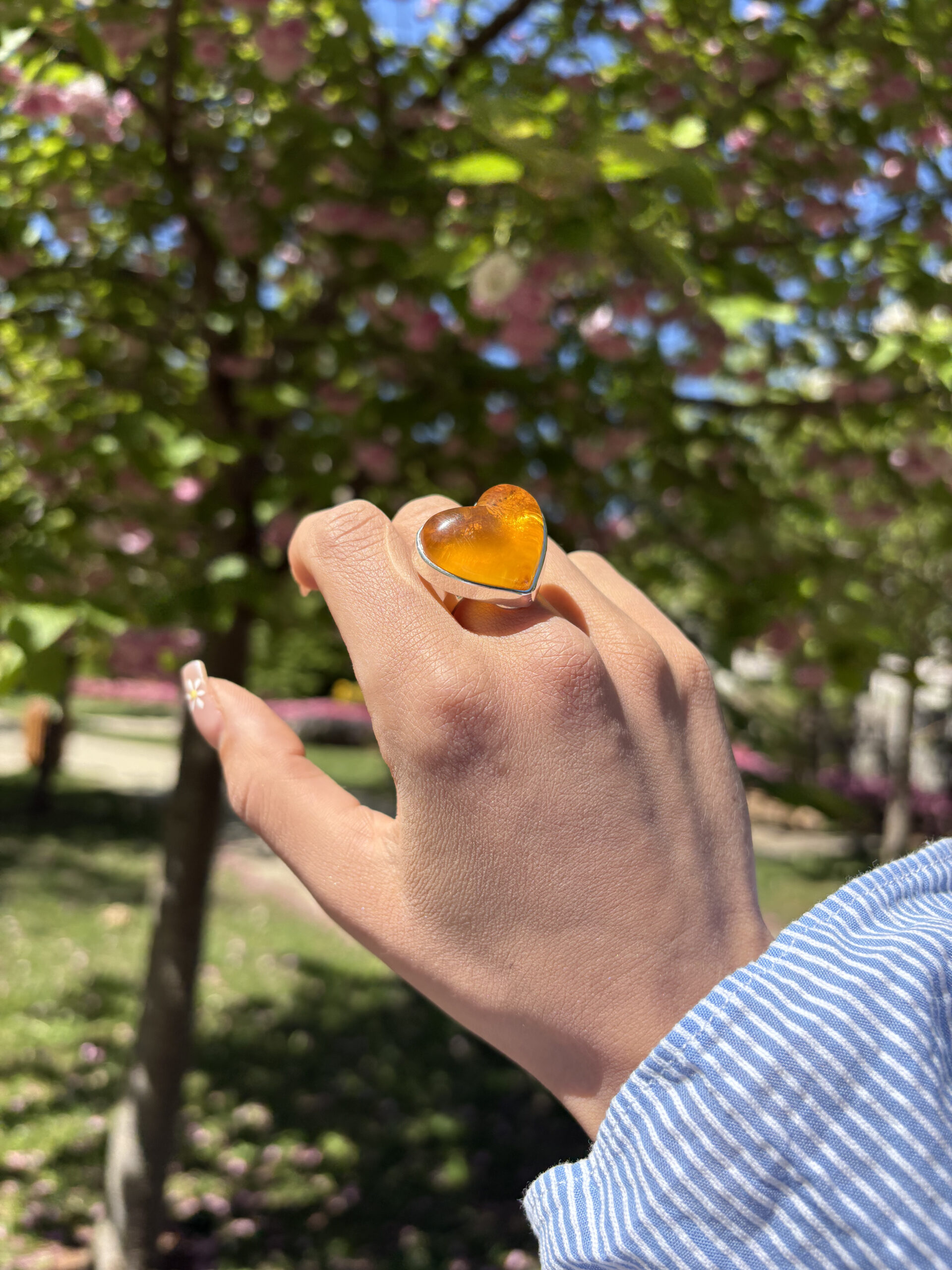 Pierścionek Serce z bursztynem miodowym 5 Pierścionek Serce z bursztynem miodowym - obrazek 3